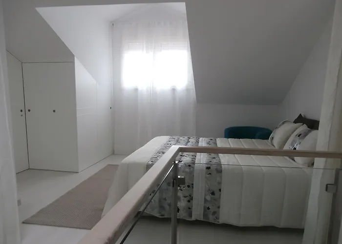 Cosy - Welcome In Alfama